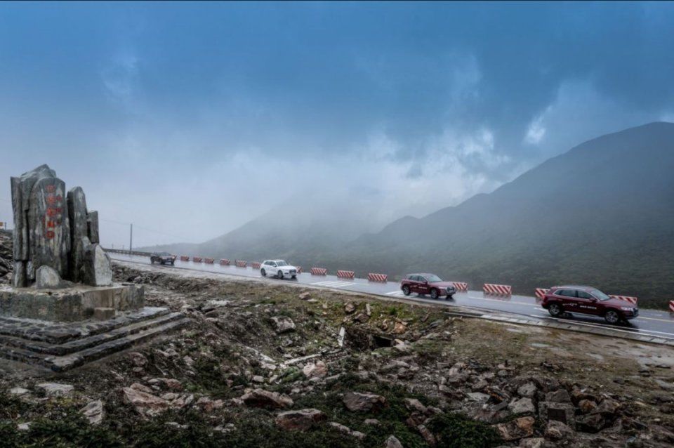 2018年初秋，“琉璃蓝色”必火!