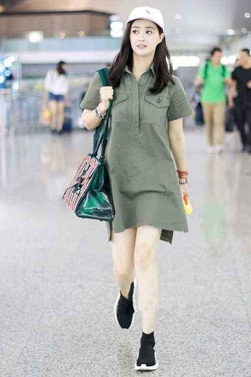 丑到哭的麒麟臂加大背头，蒋欣的造型师一定是她的黑粉！