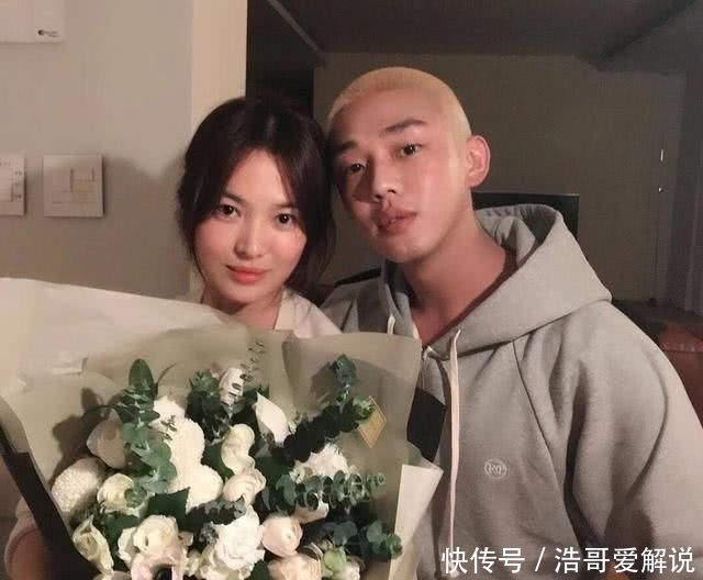  [复古]单身的乔妹真疯狂！穿露背装烫复古卷发，忧郁眼神满满的都是故事
