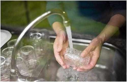 印度人:中国24小时都能用上自来水吗?中国游客的回答让他很高兴