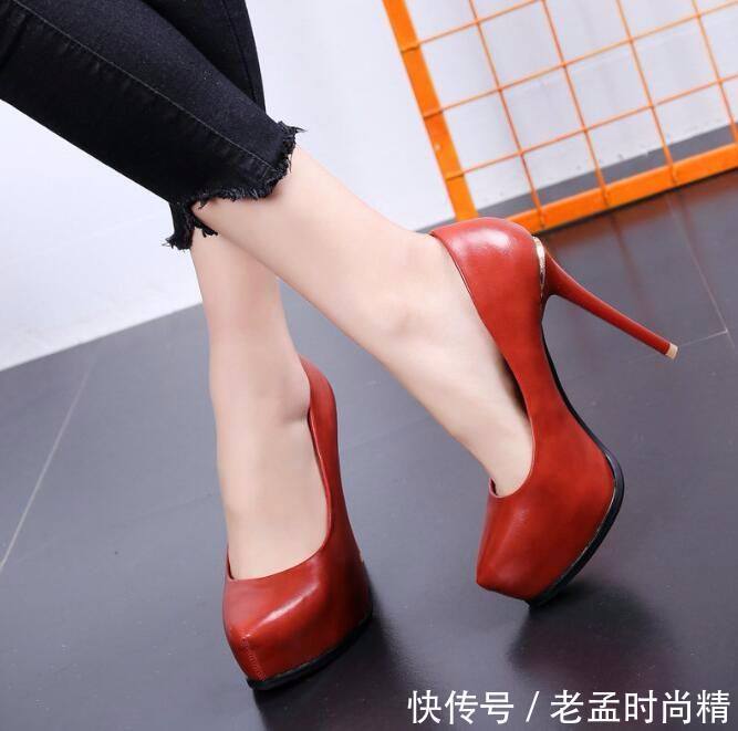 女性|迷人防水台为优雅加分高跟鞋更显女性的高贵和气质魅力