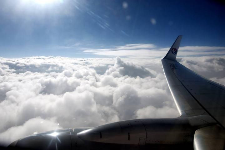 中国股市周五深夜发布“两则重磅利空”A股周末让股民彻夜难眠