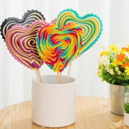 迪丽热巴花朵裙又来袭，第一张惊艳，看到第四张：饿了！