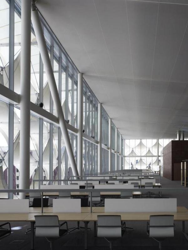 美国“勤劳”的机场，一年赚180亿美元，旅客量全球第一