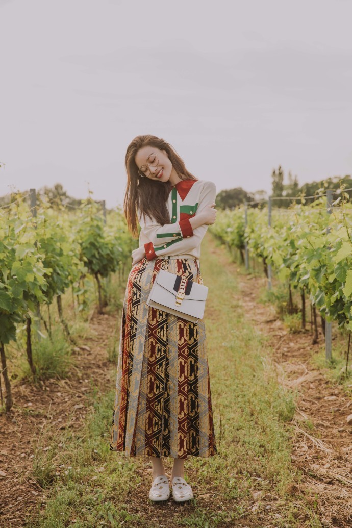 当88年的倪妮撞衫94年的郑秀晶，你更爱哪一款？