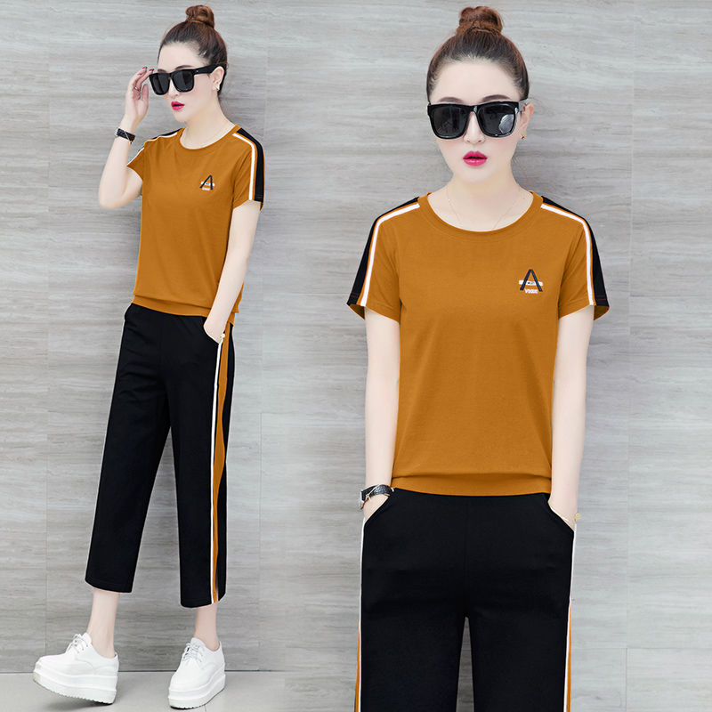 难怪老婆把连衣裙都扔了，立秋穿这样的运动套装，魔鬼身材很迷人