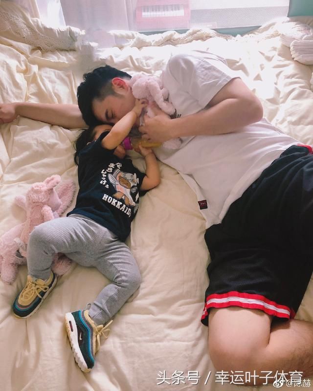 欧阳娜娜、邓紫棋、 Alaia,谁最有潜力成为国内球鞋女神?