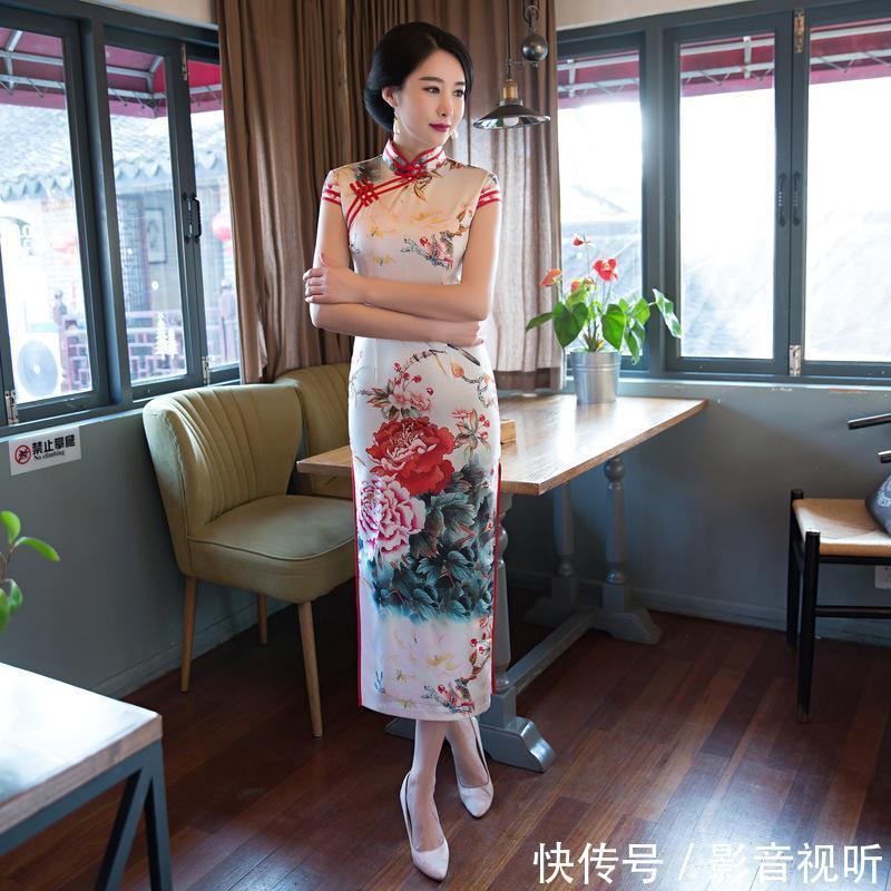 显腿细的开高衩旗袍，薄而不透超美嫩