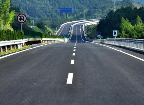  【高速】中国高速每年收费几千亿，为啥还不能免费通行？到底要