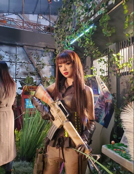  『小裙子』李紫婷真是越来越成熟了！穿一件红黑格子裙，看上去性感又大方