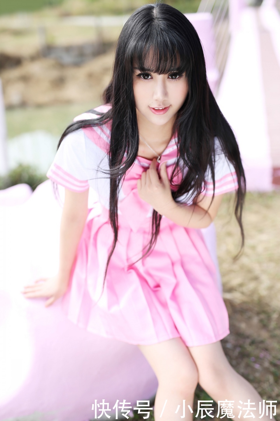 写真:青春美少女杨小青外拍写真,粉色连衣裙青!