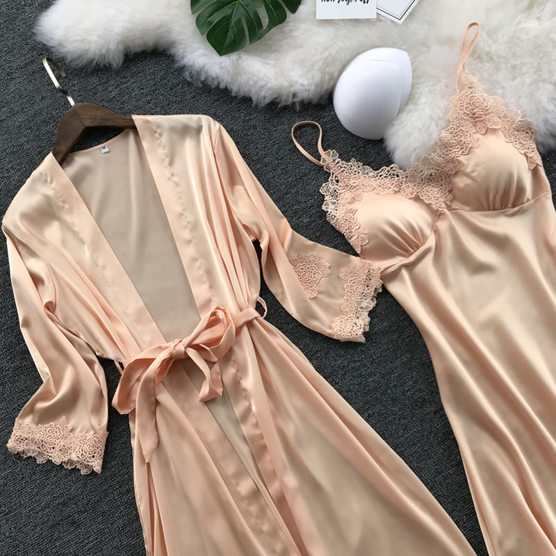 女人太丰满不好穿?看下图女人穿“法式睡衣”，凸显曼妙身姿~