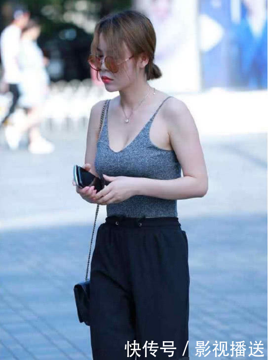 街拍：图1和图2气质职业范十足，后三位看了只会让你心跳加速