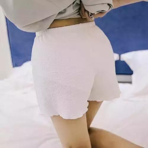 不想因为裙子太短走光而尴尬，其实选安全裤也是有学问的