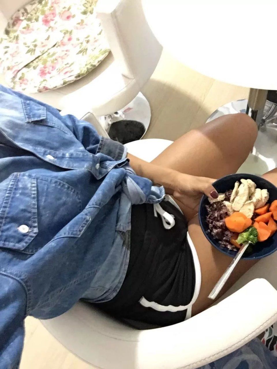 这里暗藏超模吃不胖的小秘密!腿长是天生的，瘦是吃出来的!