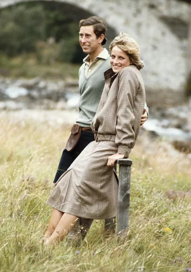 做王妃太累啦！戴安娜王妃蜜月期间换装上百件