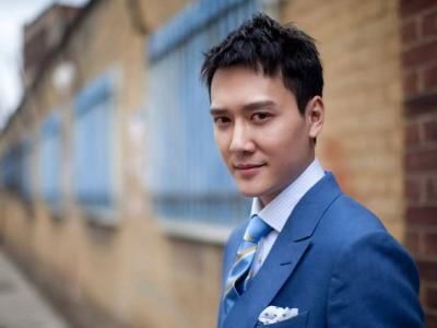 40岁冯绍峰一天微博掉粉一万,网友:活该自作自受,可连累赵丽颖