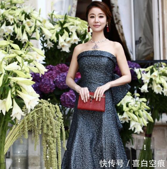  「凸显」林心如有多美？穿抹胸礼服凸显高贵与优雅，全身散发着迷人的魅力