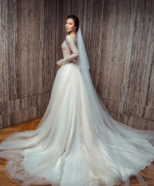 『杨颖』31岁男星奢华婚礼8层蛋糕悬空倒挂黄晓明杨颖婚礼也得黯然失色