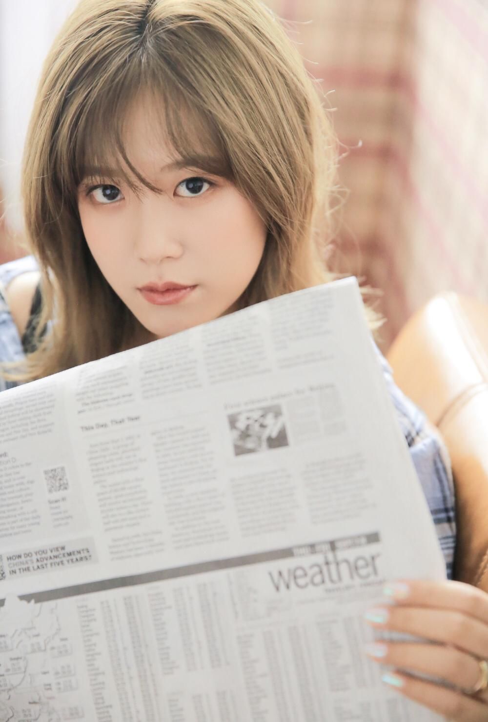 性感衬衣美女低胸大长腿极品写真