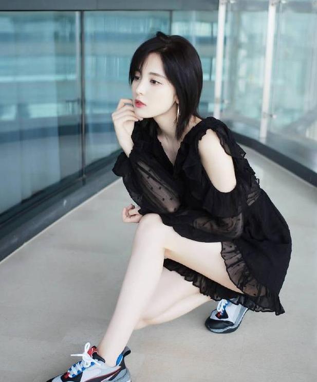 “国民腿精”是李溪芮？娜扎不服，靠双平底鞋凹出大长腿！