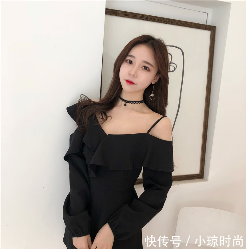 若隐若现的妩媚，性感诱人，露肩裙展现女生的性感和清纯，仙女必