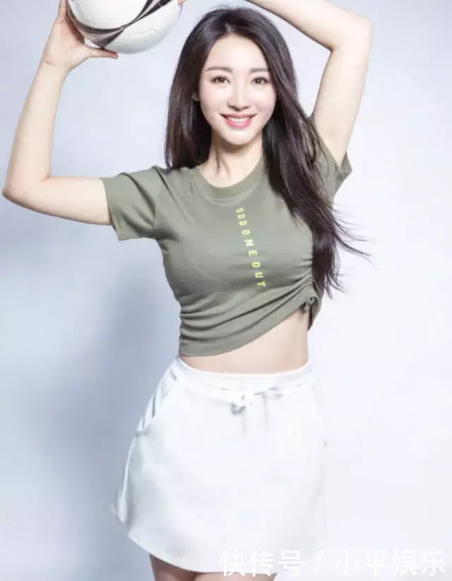 柳岩把鱼皮做成裙子？裙摆再紧点就真成美人鱼了，身材好才敢穿！