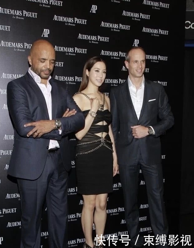 「面料」千亿媳妇徐子淇放得开!黑色抹胸裙用铁链固定,露胃装上身真大胆