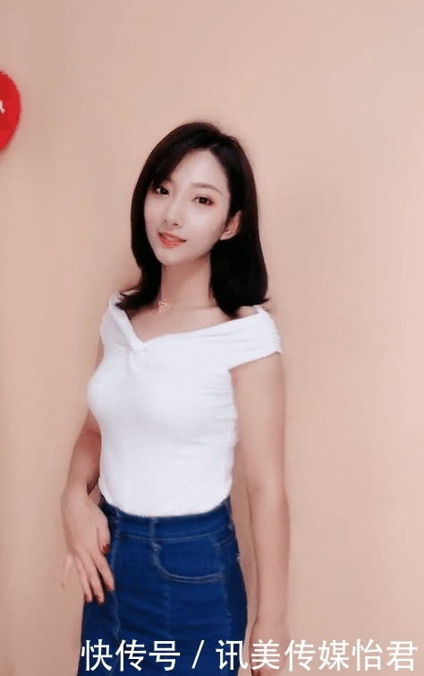 牛仔裙|白色无袖上衣搭配上牛仔裙,少妇感十足!