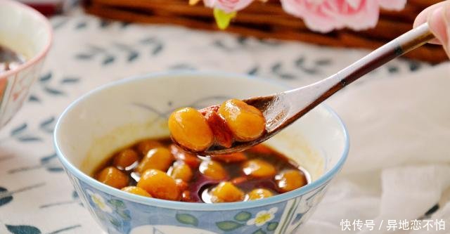  「女人」秋燥吃什么养人8道好汤好粥，聪明女人都爱吃，皮肤光滑似冻龄