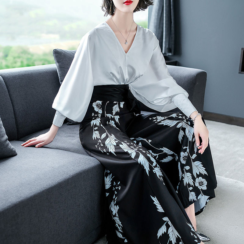 牛仔裤已经out了!如今时髦女人都在穿“裙裤”，简直美憾凡尘