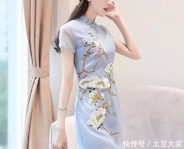  『古典』改良版旗袍中国风连衣裙，着重体现东方女性含蓄优雅的魅力
