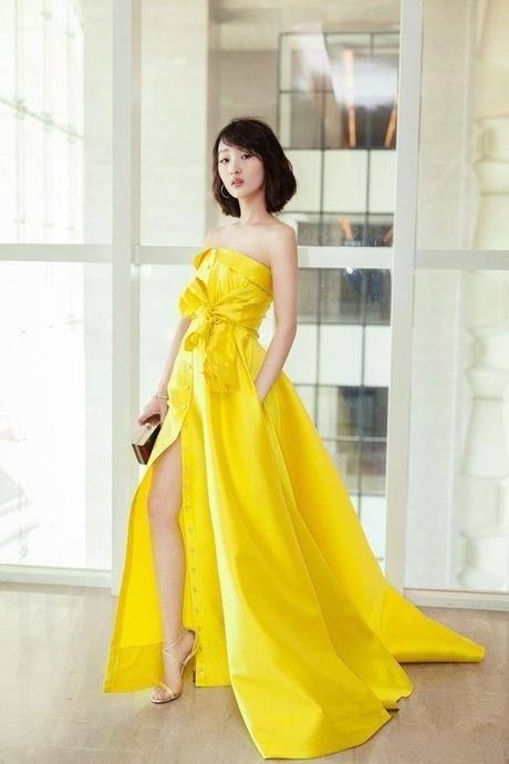 周冬雨真大胆!竟敢穿这么紧的短裤,网友:下面难道勒得不疼吗?