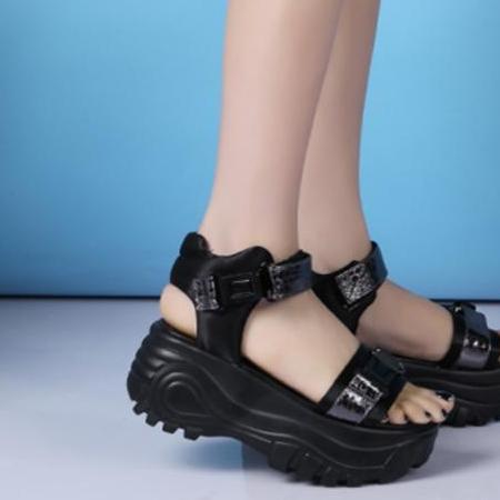 “女王”不一定必穿“恨天高”,还是要穿这些的,有范