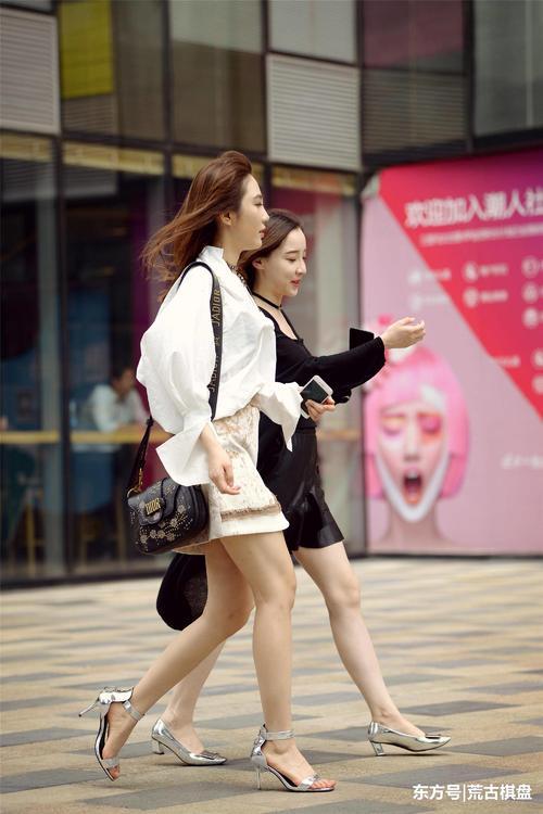 穿高跟鞋的女人最美，最喜欢图六姐姐的荷叶边包臀裙搭配