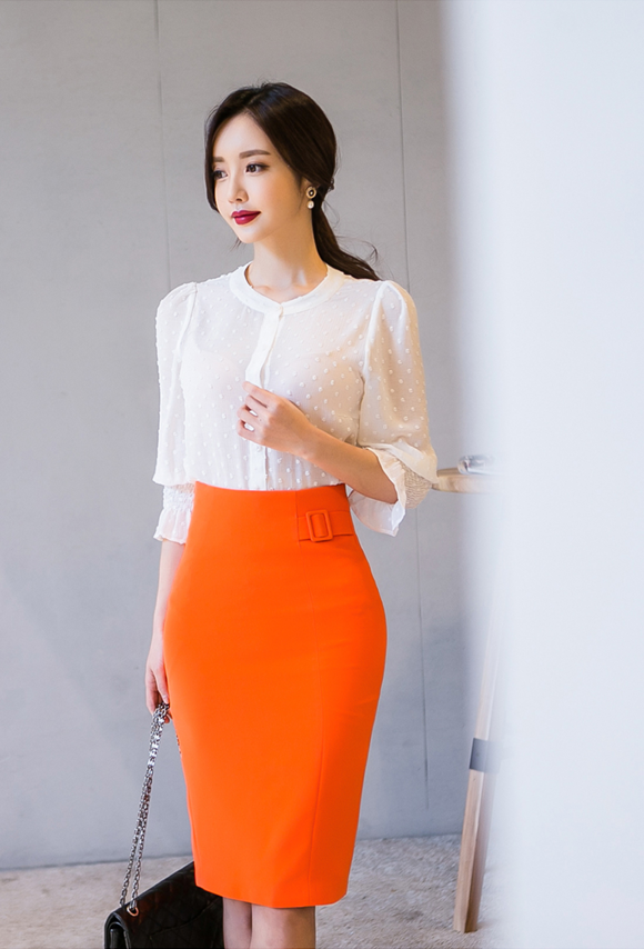 女神孙允珠,黑白斑驳圆点拓花微透轻纺衫