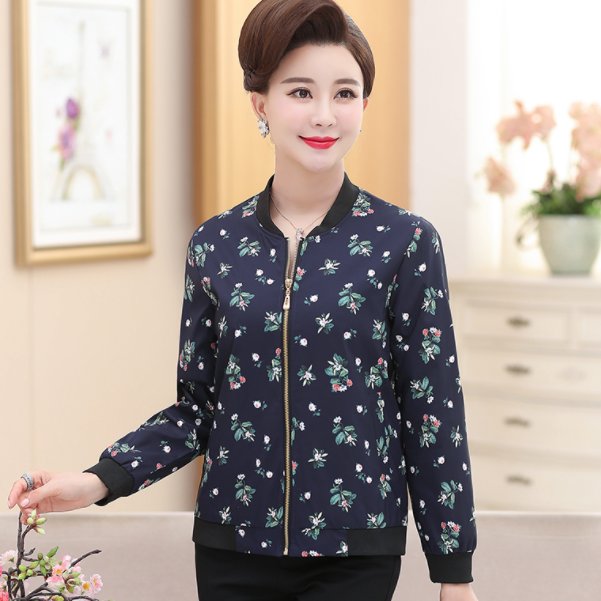 40岁的女人，这些外套随便挑件穿，瞬间年轻不止10岁