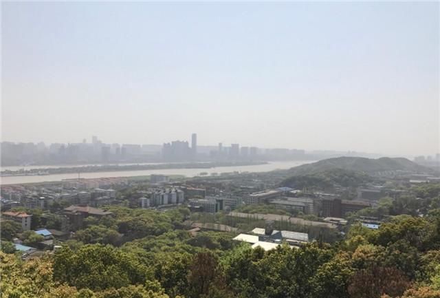 中国最“值得一去”的5A景区, 一年亏损上亿元, 却坚持不收门票!