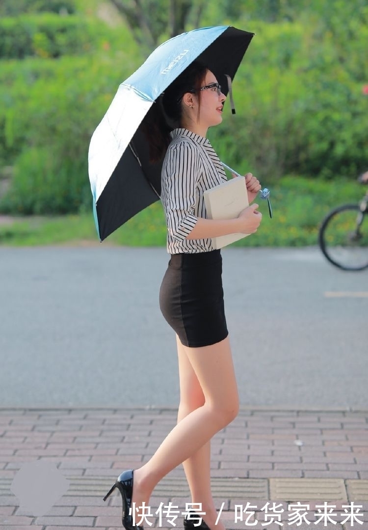「简洁」路人街拍:夏日街头的OL小姐姐,简洁大气才是精髓!