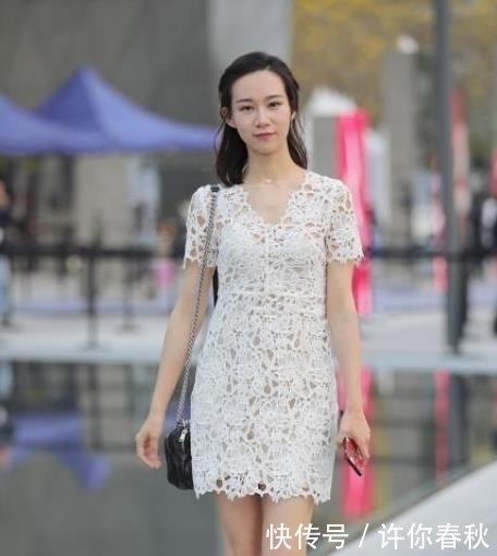 『气质』街拍:紧致身材的小姐姐,走路自带气质,让人心动的感觉