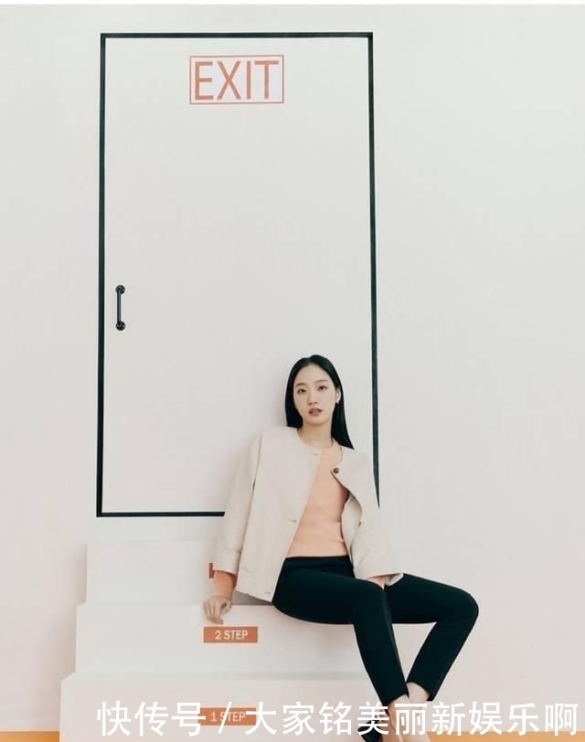  「清纯」“鬼怪新娘”一改清纯形象，西装穿搭干练帅气