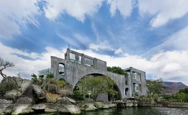 杨丽萍的“宫殿”有多美？到处鸟语花香，仿佛人间仙境！