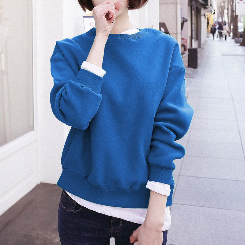 现在的女人穿衣真大胆，不穿贴身直接穿卫衣，性感迷人显腿长