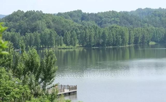 比九寨沟人少，比青海湖便宜，这些才是西安周边最值得去的湖泊!