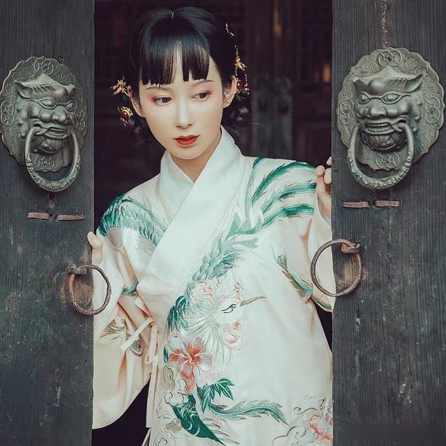  「花神」汉服：牡丹国色适合婚嫁，花神祭，雀灵仙气