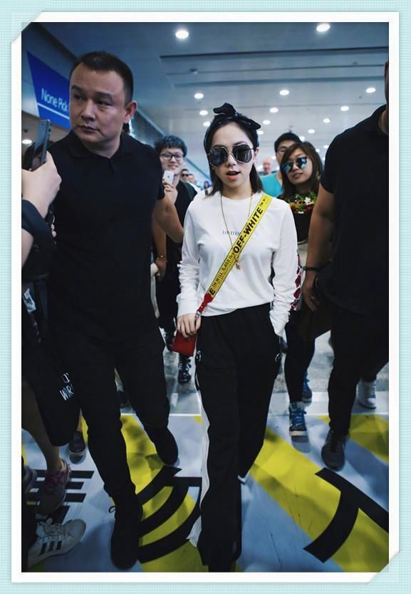 邓紫棋对自己真狠!这么紧的短裤都敢挑战,网友:简直像换了双腿