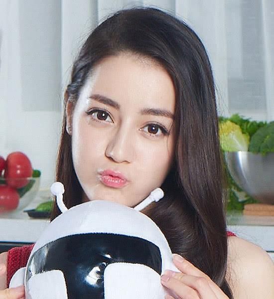 脸上有这四个特征的人，一般不用化妆就很美，你有了吗？