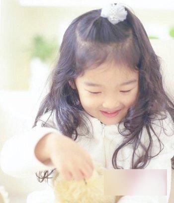 小女孩简单的梳头花样发型！