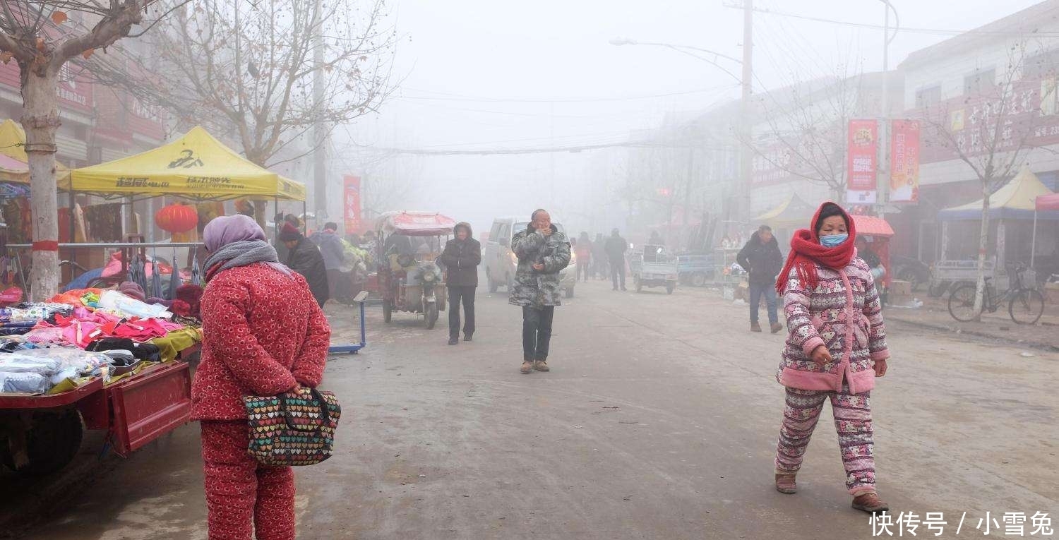 [农民]在农村，过年出现“睡衣帮”，虽然看着不体面，但农民爱