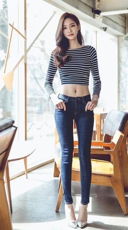 颜值爆表的紧身裤美女，凸显活力四射的光芒，非常的惹眼！